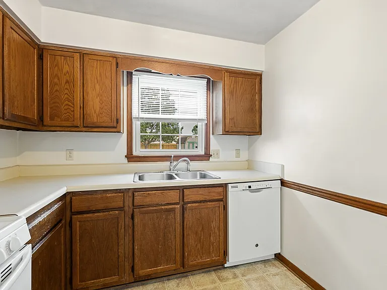 868 Avatar Dr — Photo 20