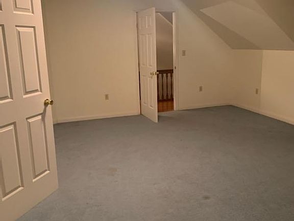5th image of 8247 Holly Cir