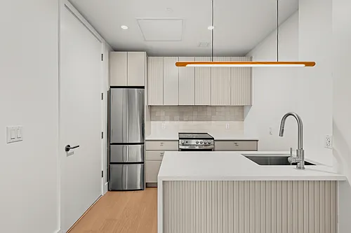 250 W 49th St Photo 1
