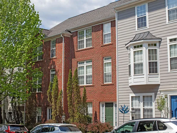923 Bing Ln, Charlottesville, VA 22903