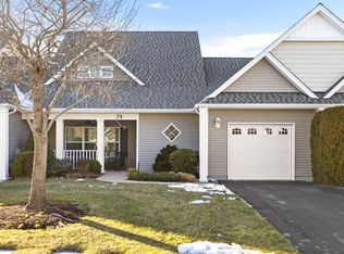 75 Stoneleigh Dr, Riverhead, NY 11901