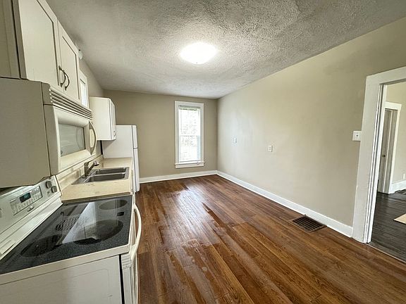 4th image of 227 Martin Luther King Dr