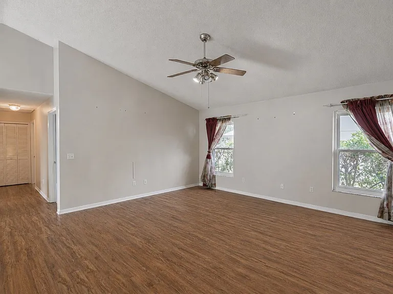 10435 Crestfield Dr — Photo 10
