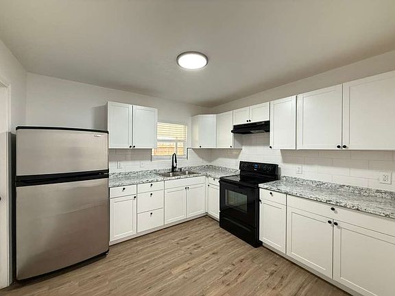 3rd image of 411 Yolanda Dr