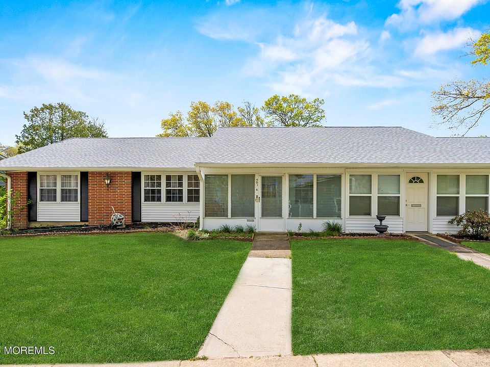 1st image of 480A Thornbury Court