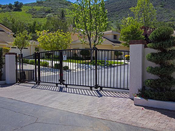 2nd image of 987 Blue Mountain Cir