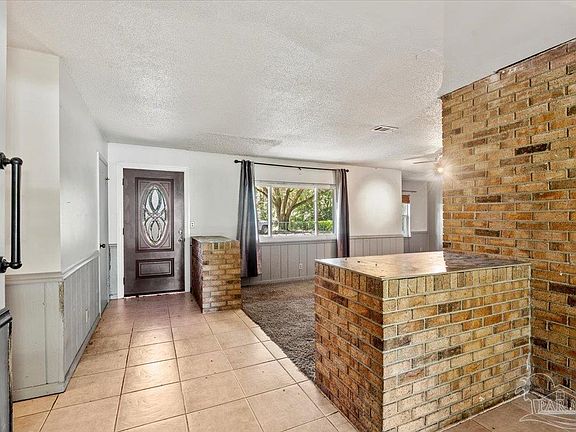 3rd image of 632 Powell St