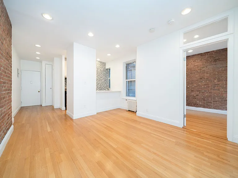 3157 Broadway #16 — Photo 1