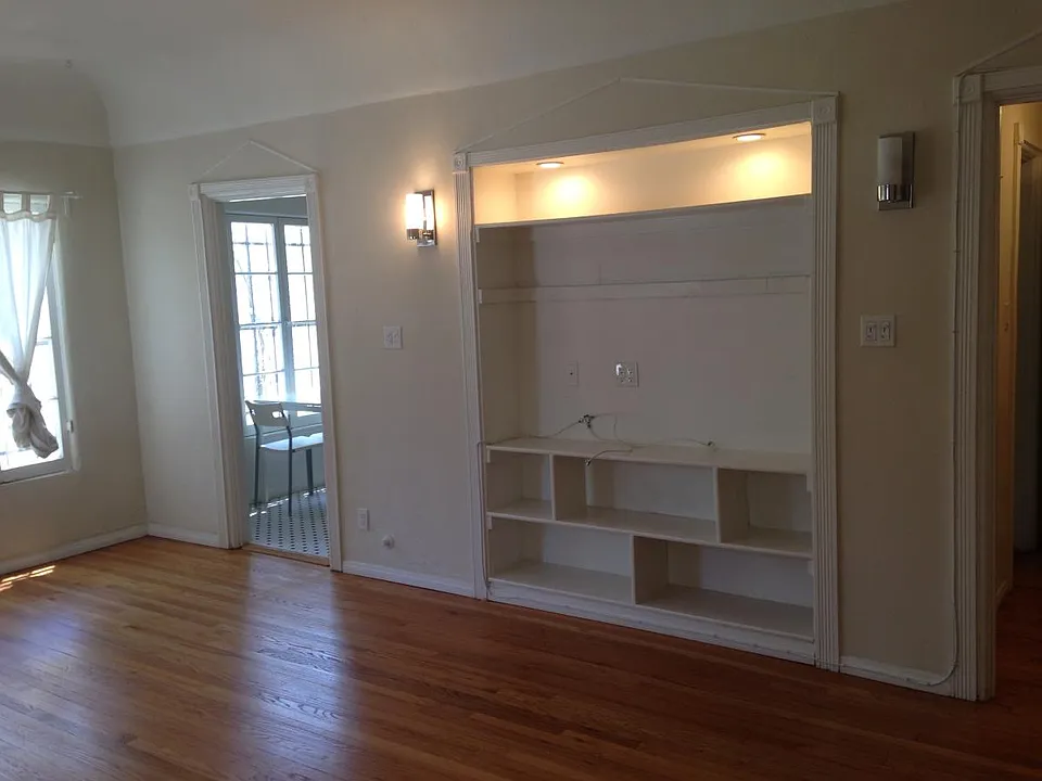 802 N Sweetzer Ave #106
