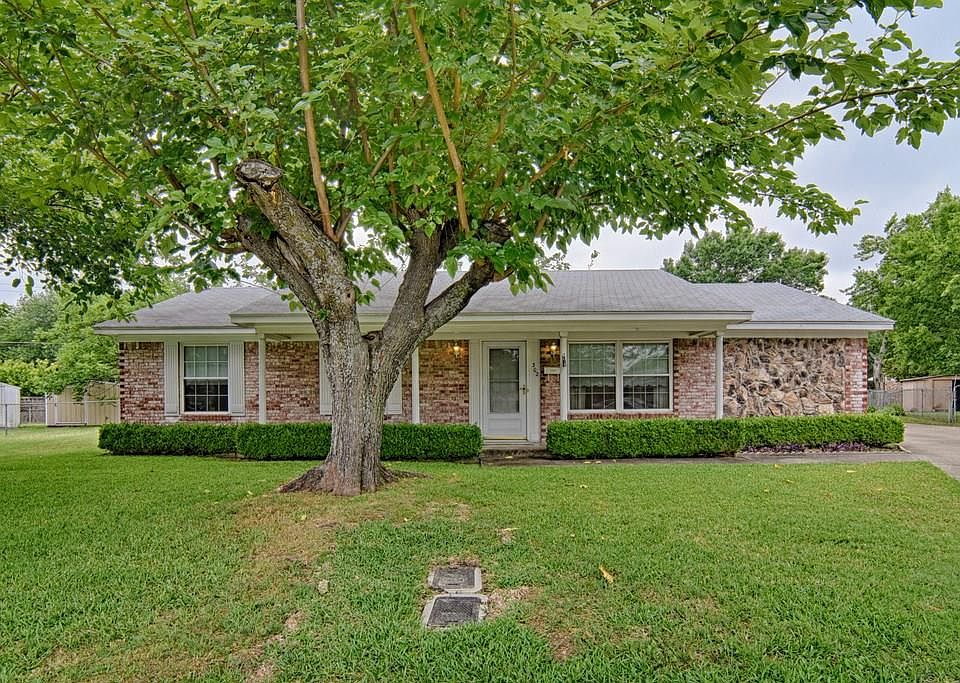1st image of 302 Katherine Ct