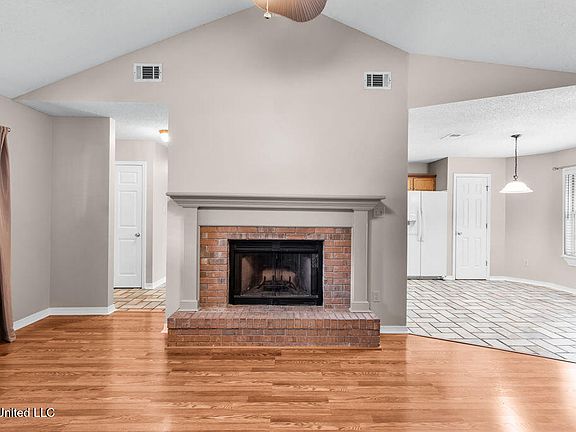 5th image of 15090 Sagewood St