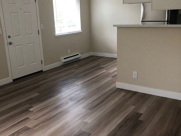 4th image of 760 Northrup St #17