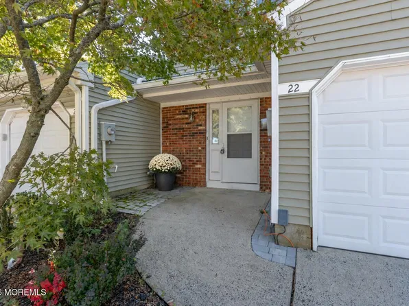 22 Oak Lane, Eatontown, NJ 07724