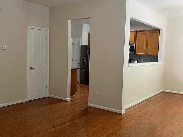 308 Dyersville Dr — Photo 32