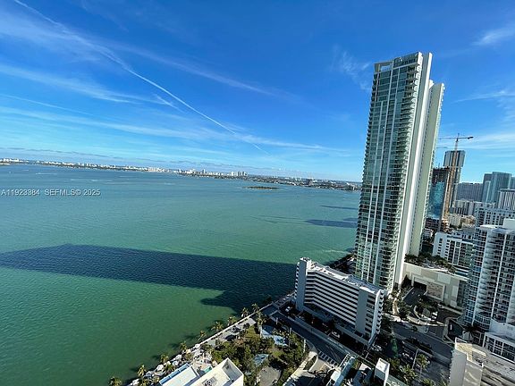 3rd image of 650 NE 32nd St #3005