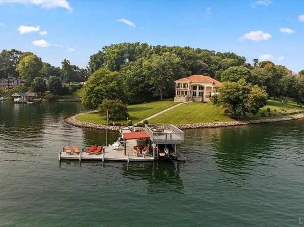 140 Gross Point Dr, Huddleston, VA 24104