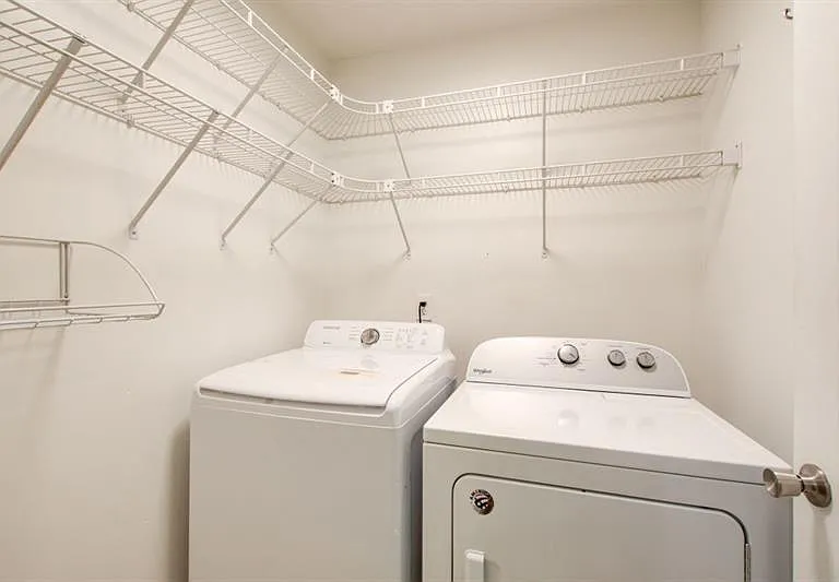 1204 Gates Cir SE — Photo 22