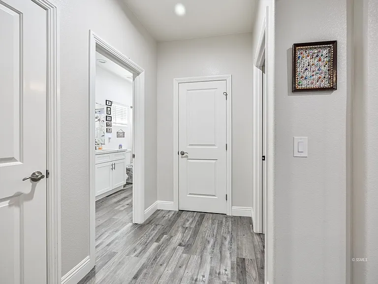 1129 Via Flore Way — Photo 33