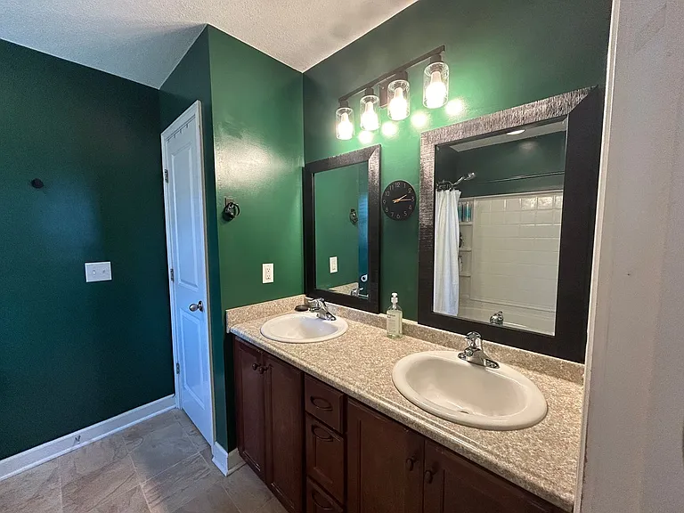 120 Grandview Dr — Photo 17