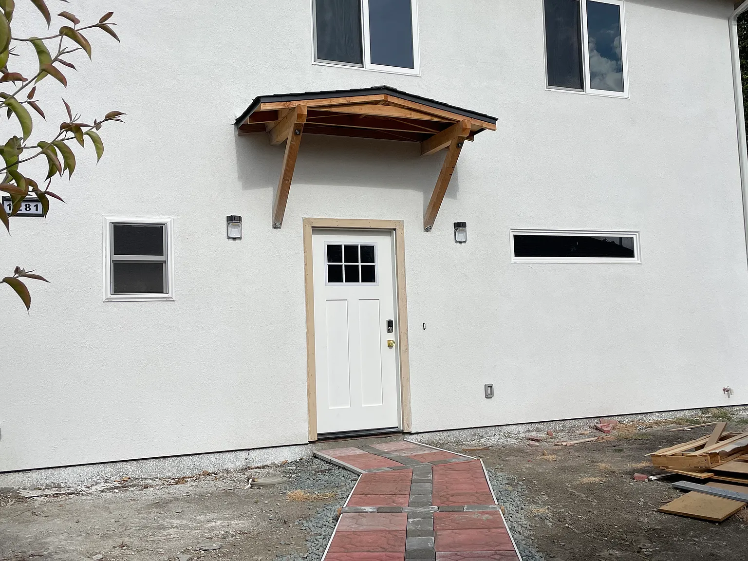 1281 Las Palmas Dr — Photo 3