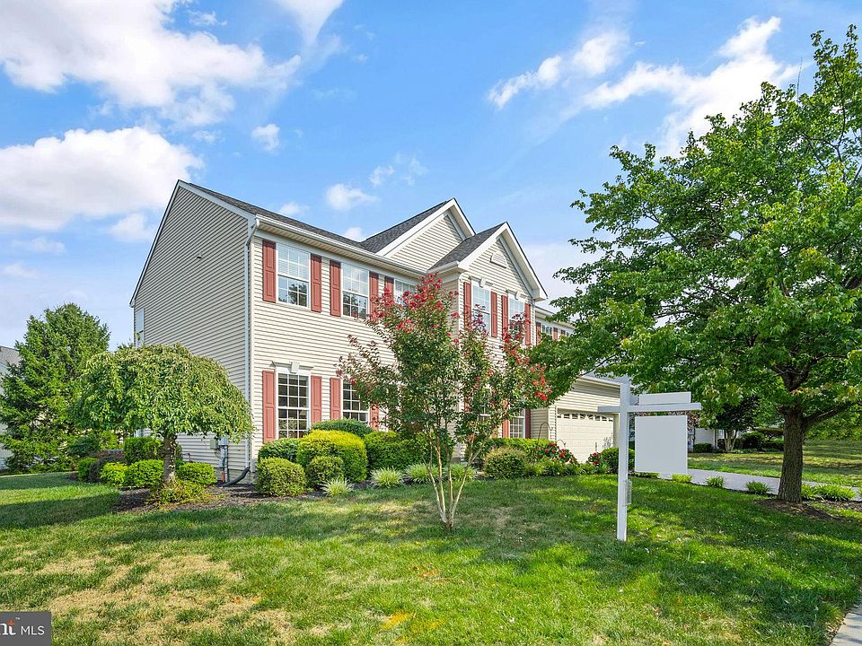 1st image of 101 Exmoor Ct NW