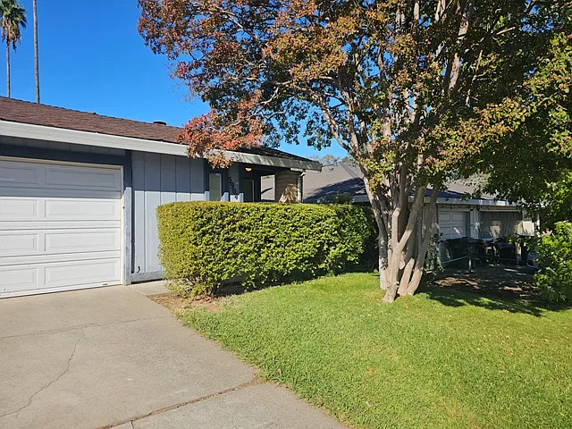2 bed, 1100 sqft, $1,800 — Photo 1
