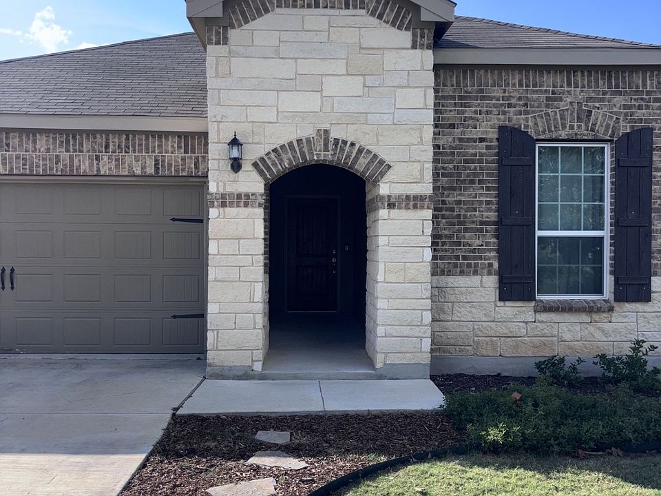 1st image of 636 Ridge Maze Rd