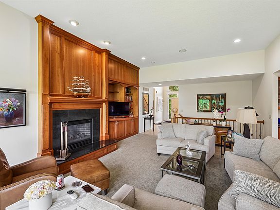 4th image of 1125 Glen Oaks Dr