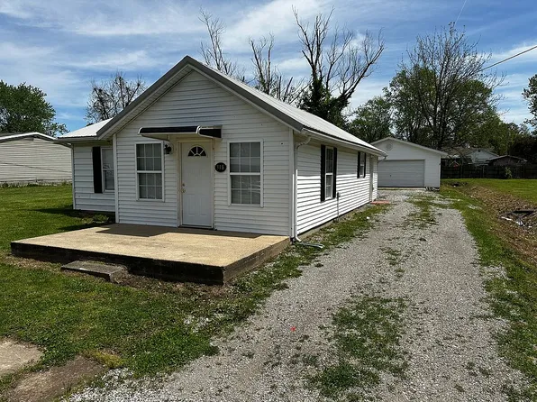318 S Hickory St, Galatia, IL 62935