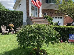 37 Stewart Ave, Garden City, NY 11530
