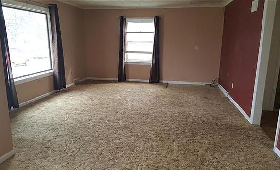 3rd image of 440 1st Ave
