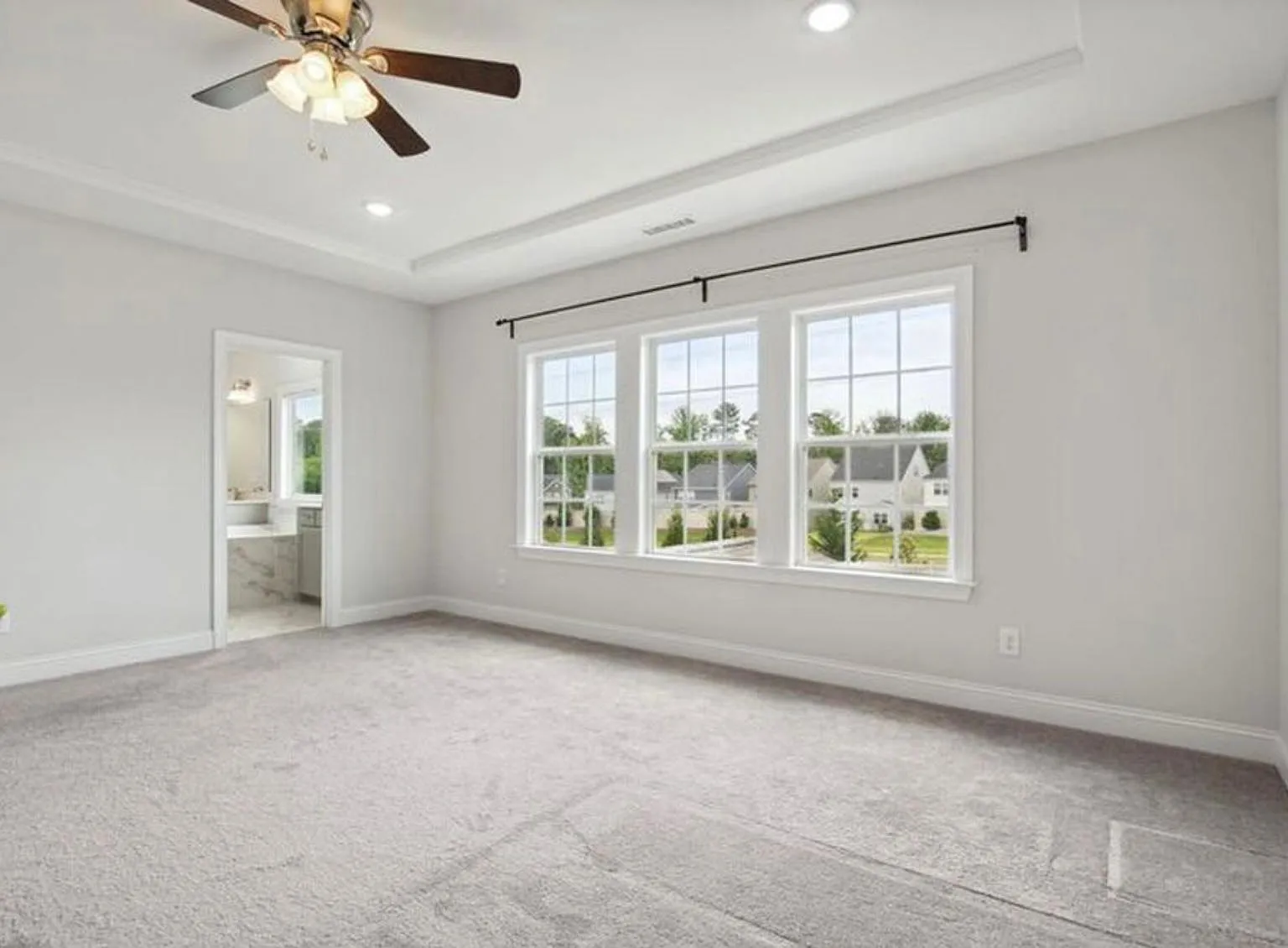 5 bed, 3000 sqft, $3,199 — Photo 4