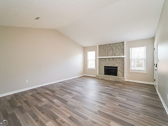 3rd image of 7595 Park Ln