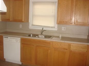 2nd image of 3844 Poplar Ave