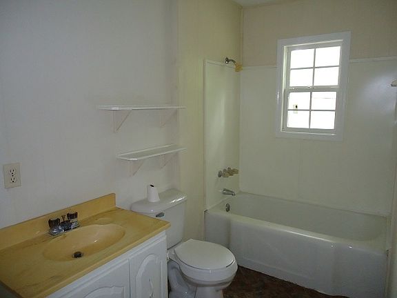 5th image of 242 Greenbriar