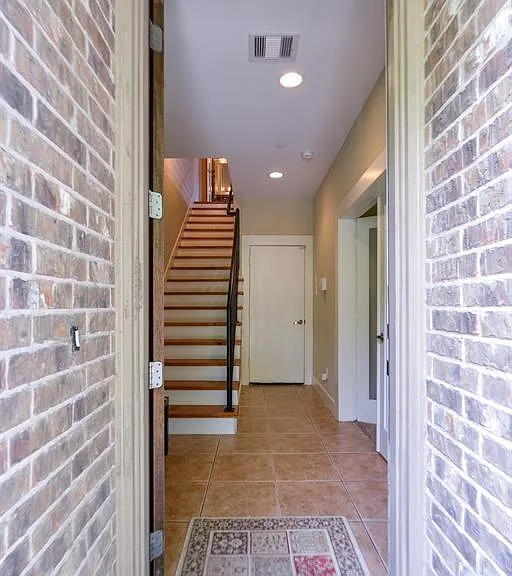1807 W Webster St — Photo 36