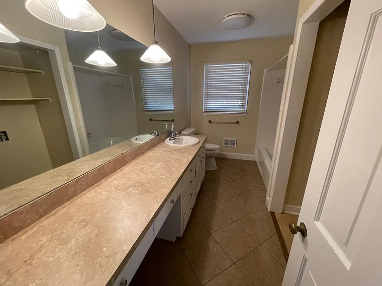 1104 Robin Hood Rd — Photo 10