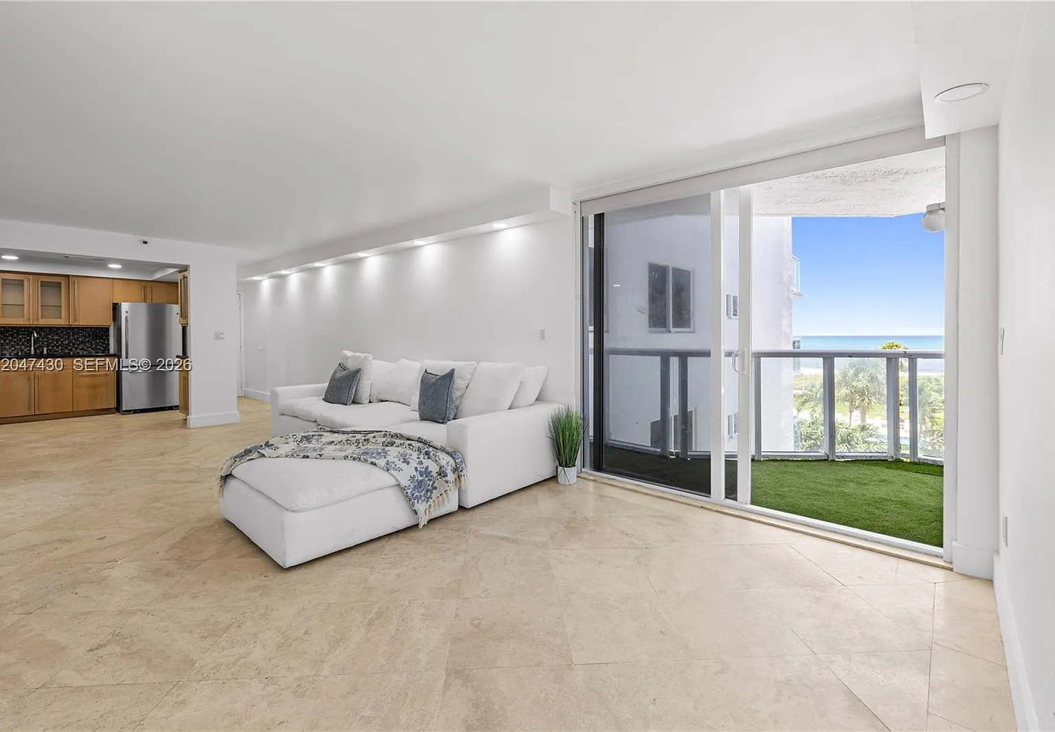 The Royal Club Condo — Photo 4