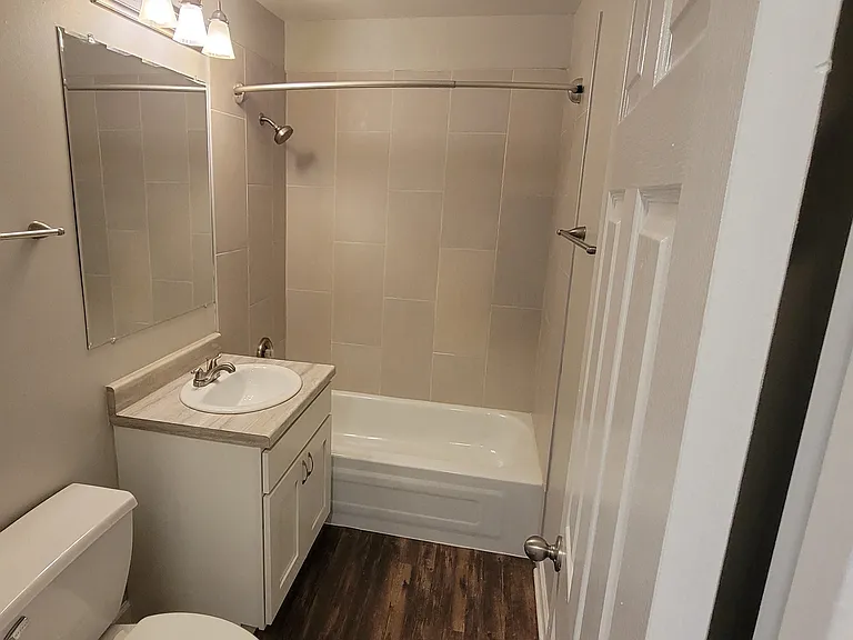 Lisle Station Apartments — Photo 27