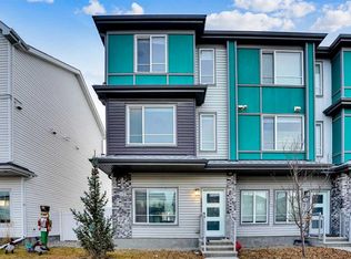 131 Lucas Blvd E, Calgary, AB T3P 1H8
