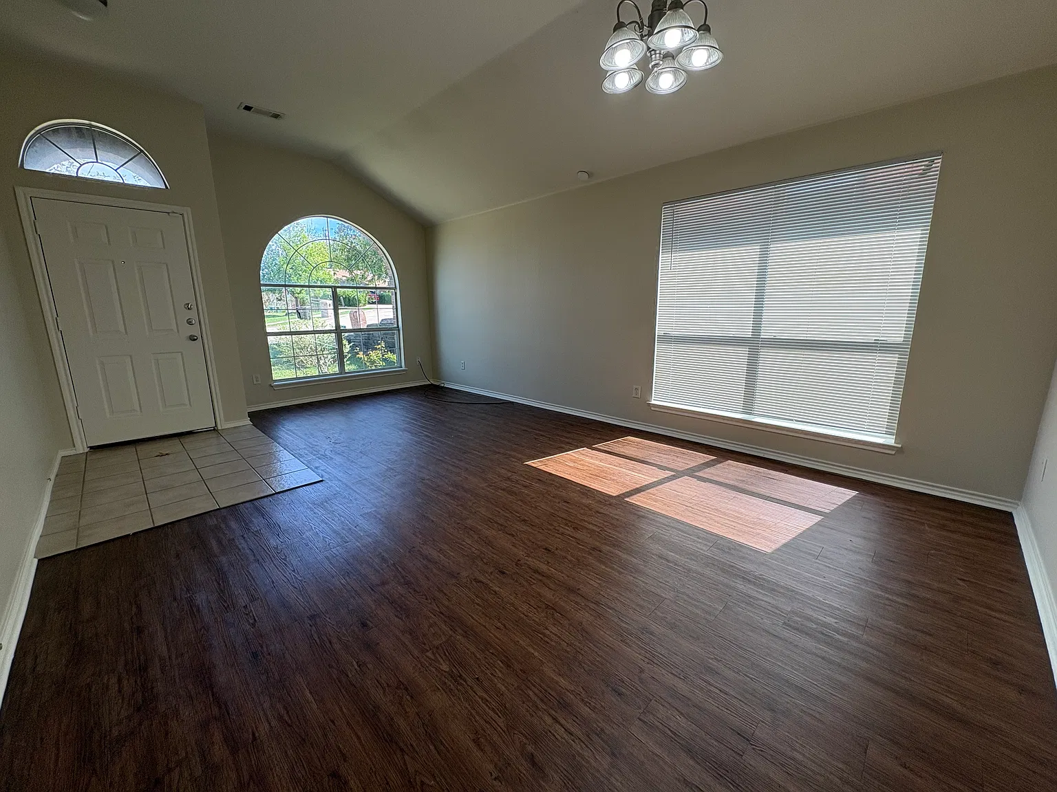 4 bed, 2196 sqft, $2,300 — Photo 4