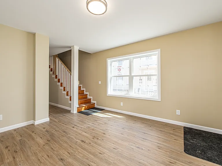 31 Drummond St — Photo 5