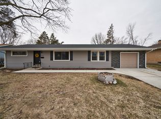 912 N McLean Blvd, Elgin, IL 60123