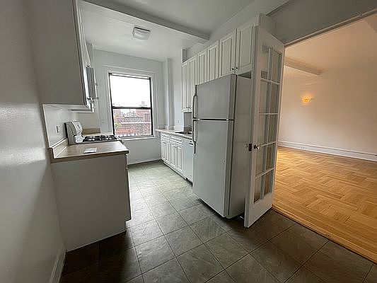 5th image of 110 W 96th St APT 12D