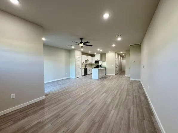 1806 Azlin Pl #B, Siloam Springs, AR 72761
