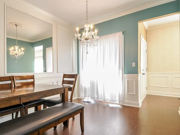 37 Heather Glen Dr, Aurora, IL 60504