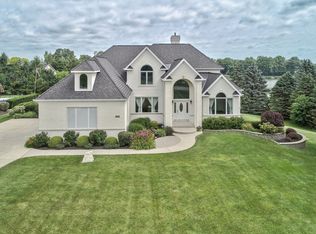 6 Bordeaux Ct, Oakwood Hills, IL 60013