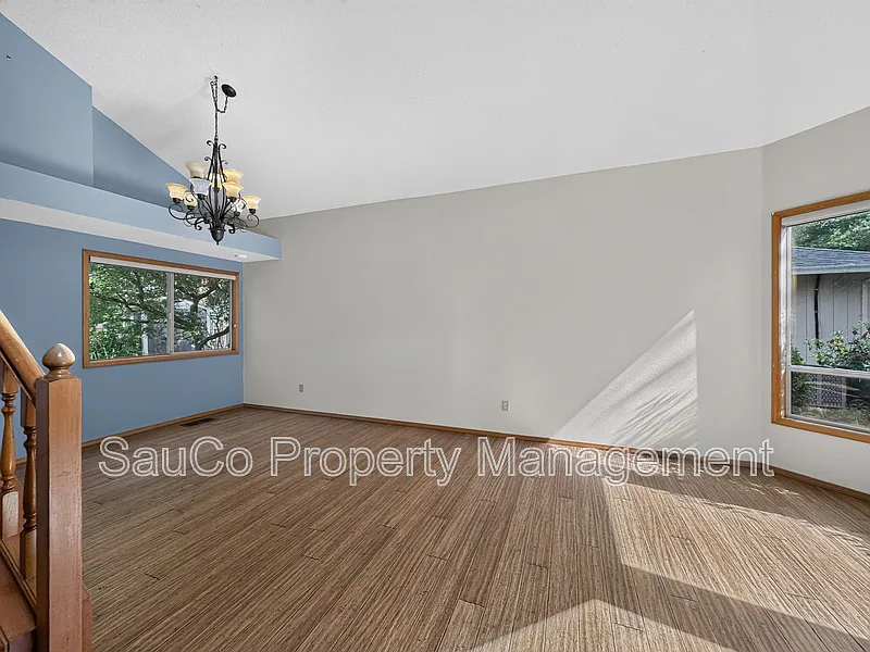3 bed, 2.5 bath, 1663 sqft, $2,600 — Photo 3