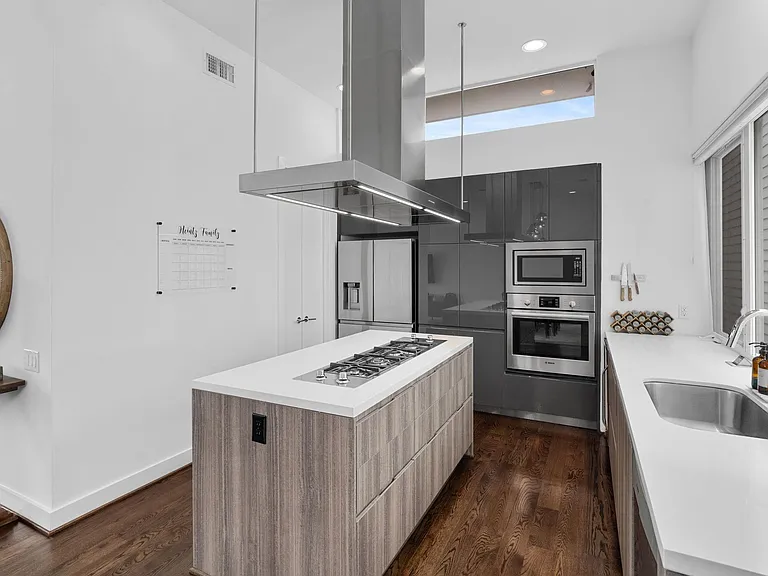 1159 W 18th St — Photo 20