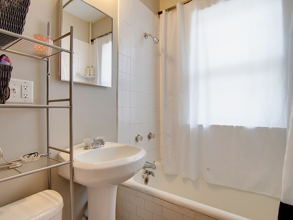 1st image of 3220 Lyndale Ave S APT 2